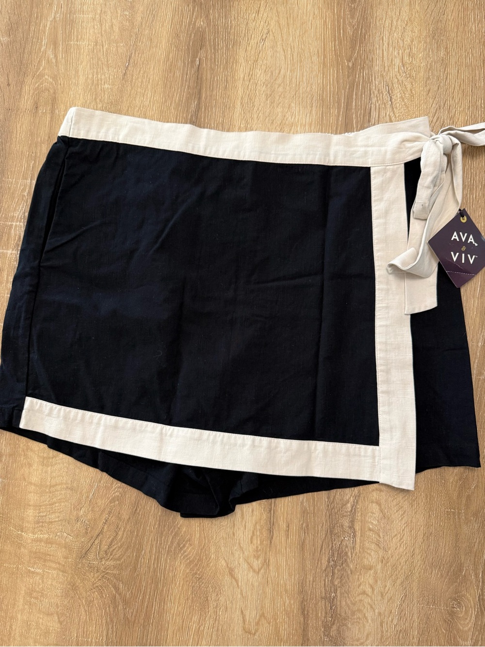 Ava & Viv Black Wrap Skort with Cream Trim